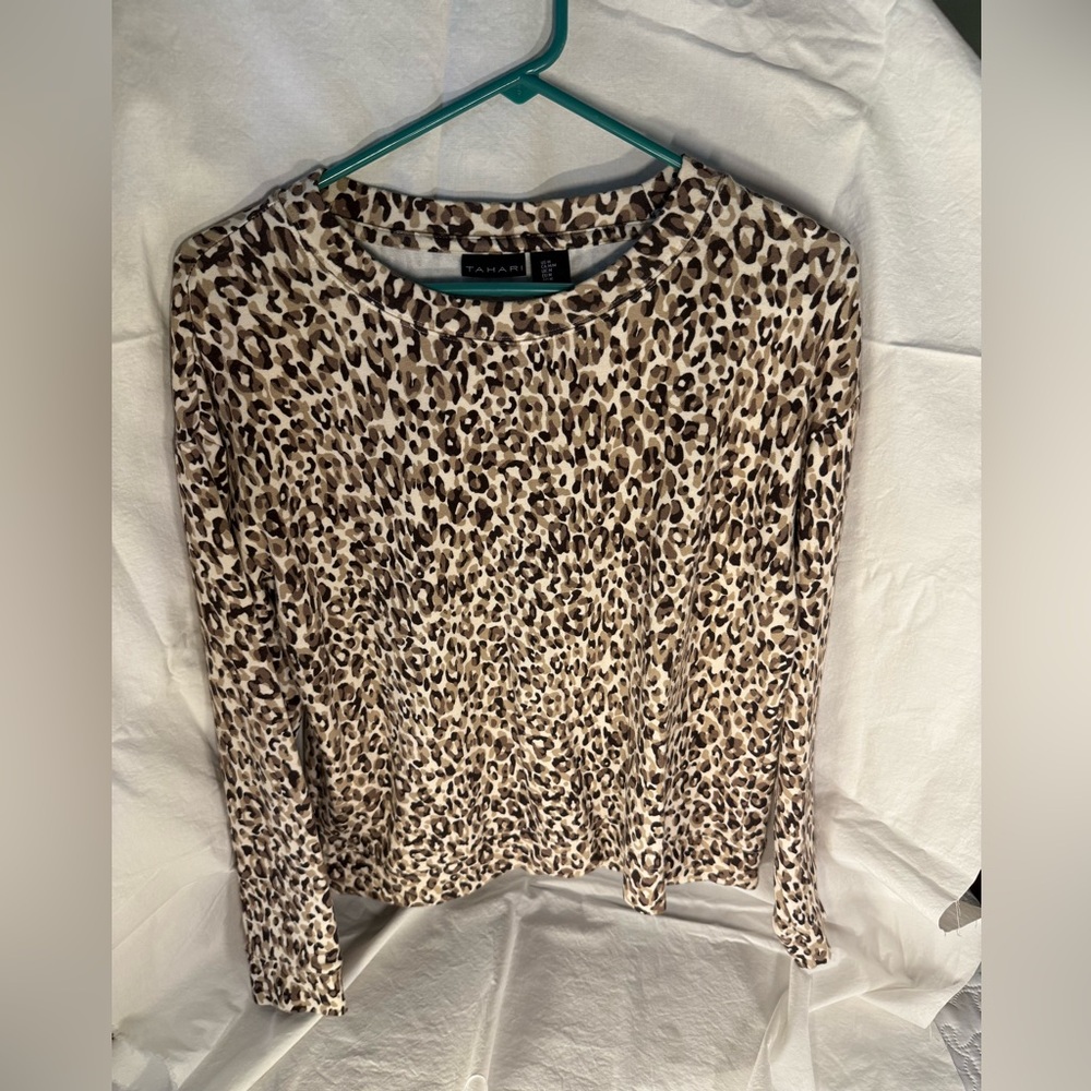 Tahari pullover sweater